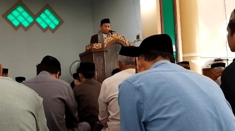 Khutbah Muhammad Rizal di Barembeng Angkat Ketakwaan dan Semangat Berbagi
