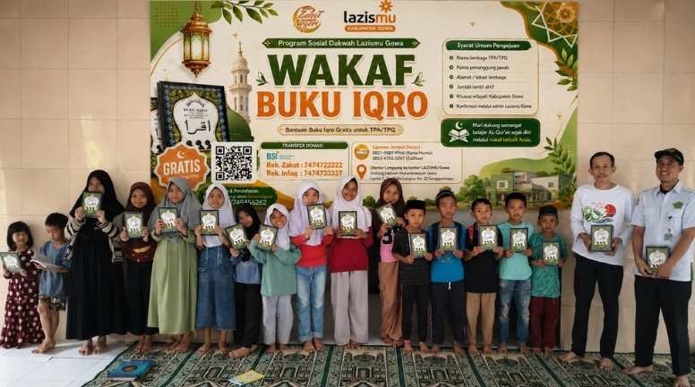 Lazismu Gowa Salurkan Buku Iqro bagi Santri Desa Sicini